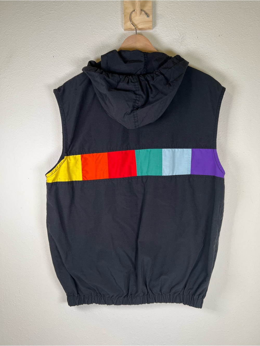 VTG OP Black Hooded Vest with Rainbow Accent Men’s S/M - Picture 2 of 6